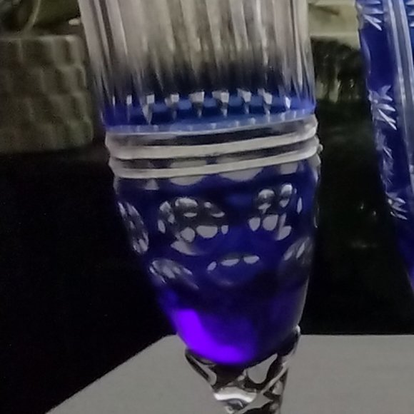 LAST set of 4 Vintage Bohemian Czech Stunning CHAMPAGNE flutes. Blue/Clear - Picture 5 of 14